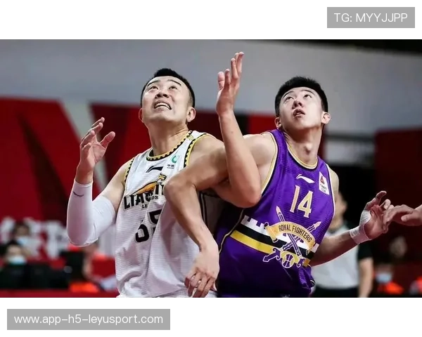 激烈对抗引发争议判罚，赛后讨论不断